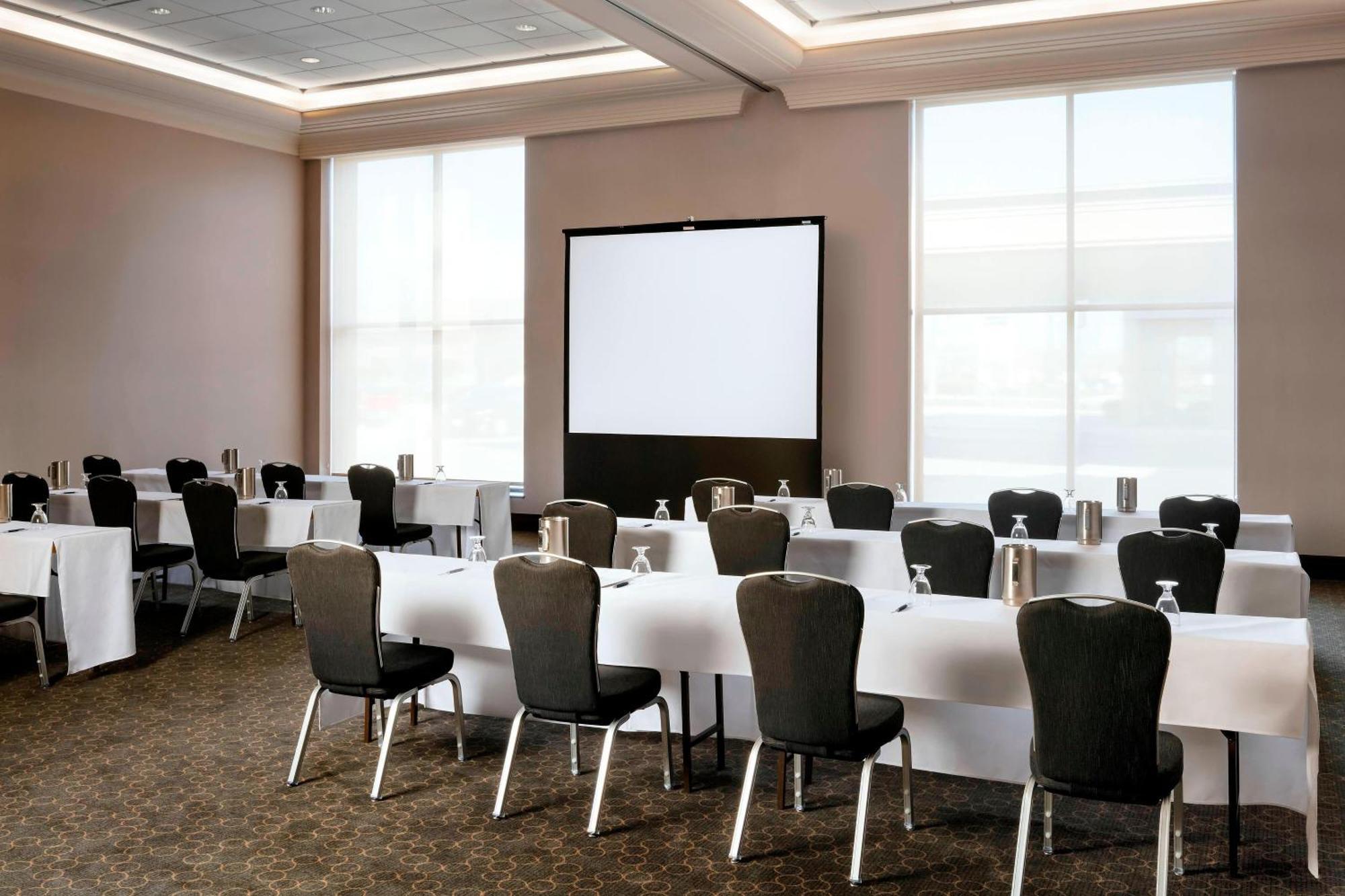 Sheraton Toronto Airport Hotel & Conference Centre Екстериор снимка