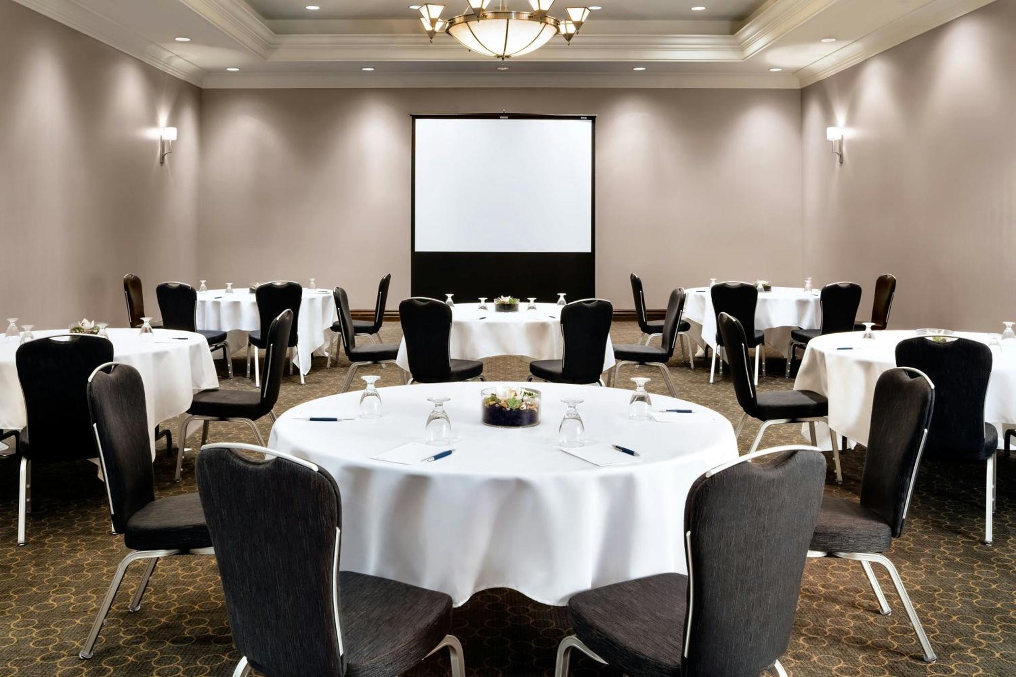 Sheraton Toronto Airport Hotel & Conference Centre Екстериор снимка