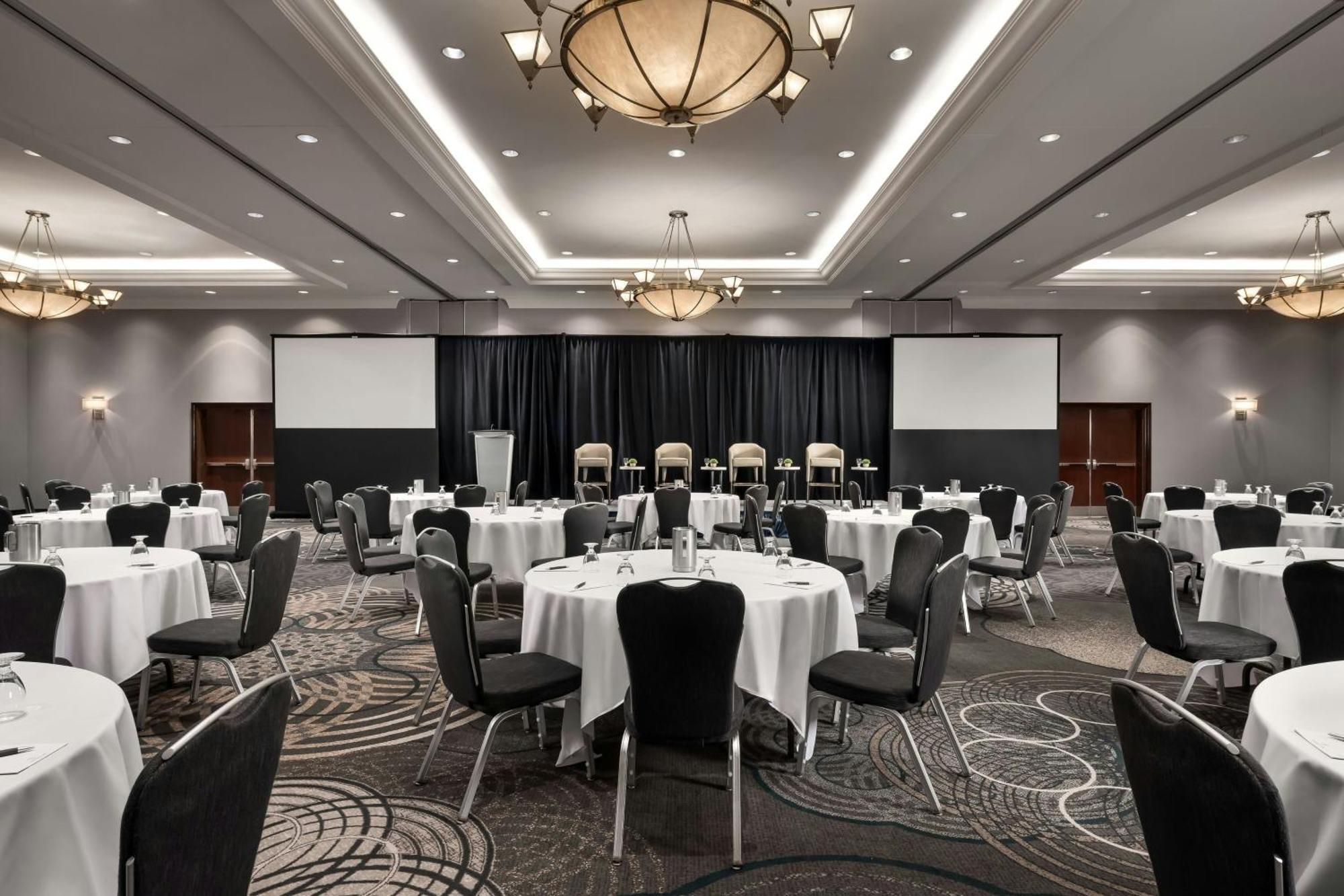 Sheraton Toronto Airport Hotel & Conference Centre Екстериор снимка