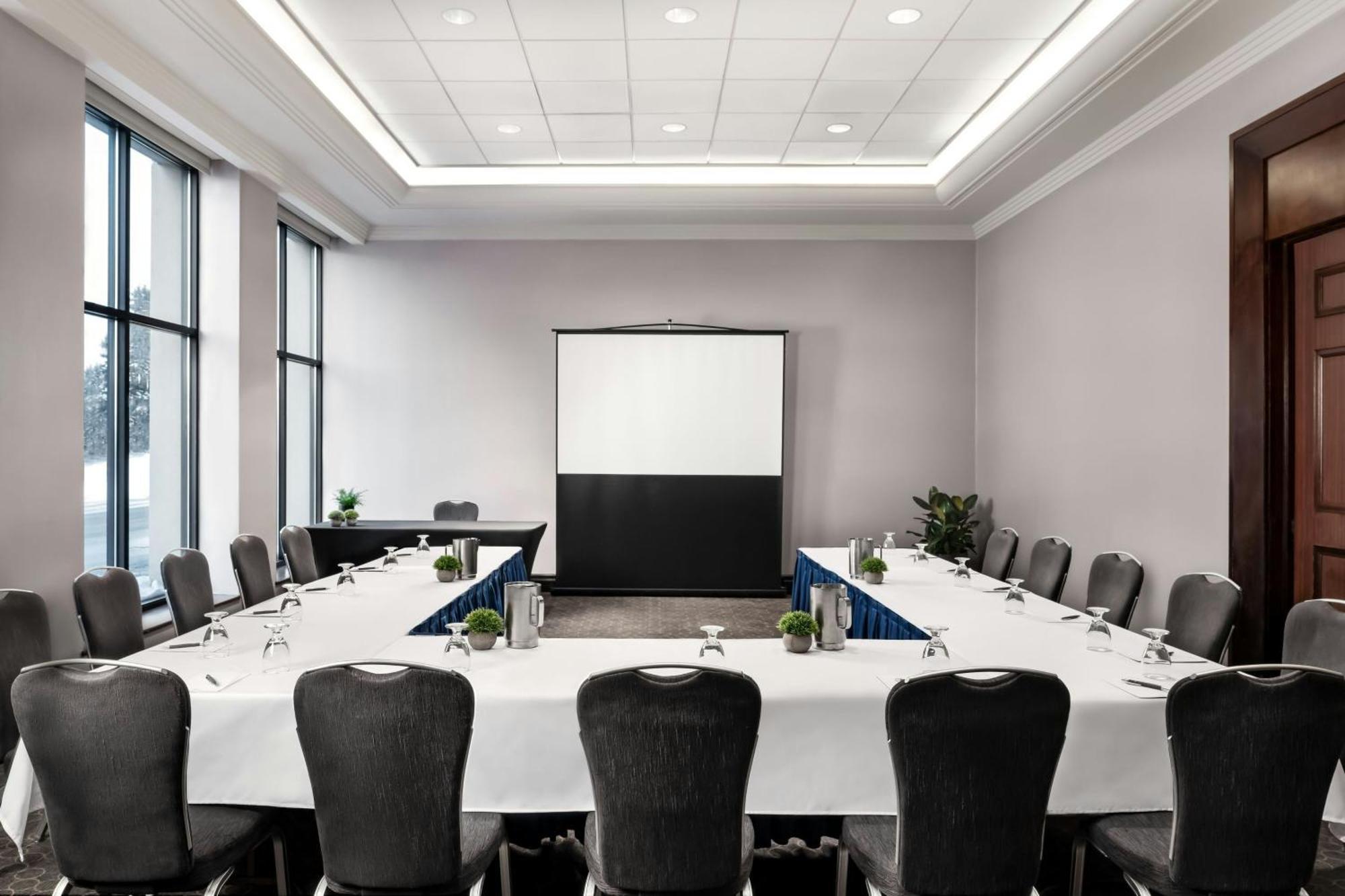 Sheraton Toronto Airport Hotel & Conference Centre Екстериор снимка