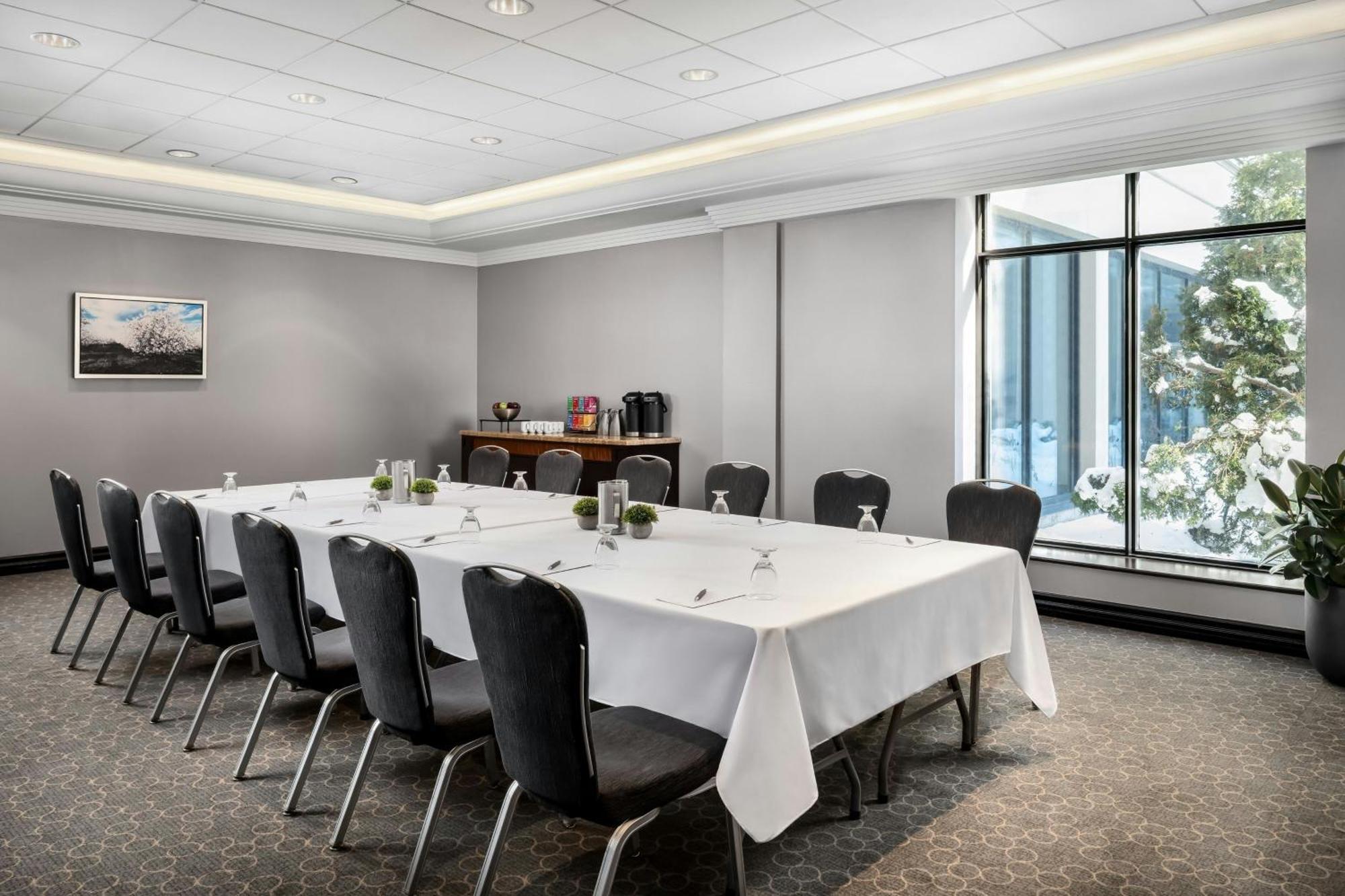 Sheraton Toronto Airport Hotel & Conference Centre Екстериор снимка