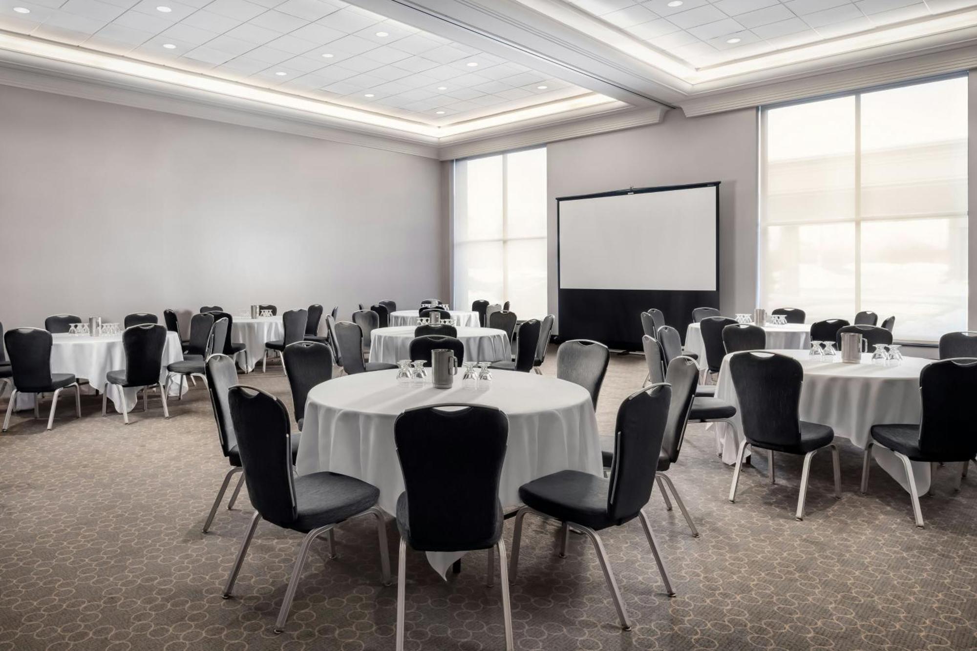 Sheraton Toronto Airport Hotel & Conference Centre Екстериор снимка